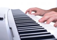 Klavieranschlag üben mit einem E-Piano: So gelingt es!